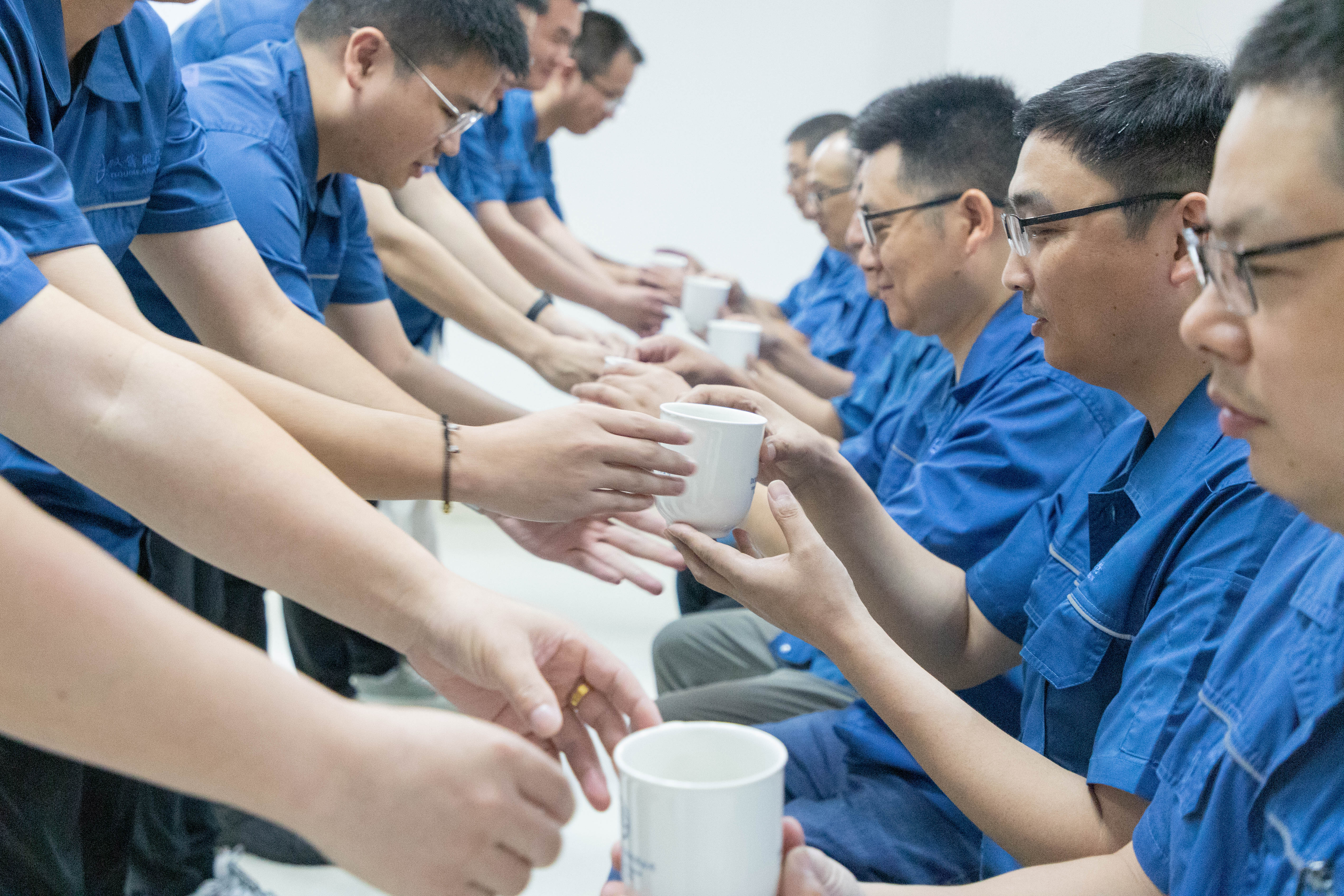 山水有時(shí)盡，師恩日月長(zhǎng)